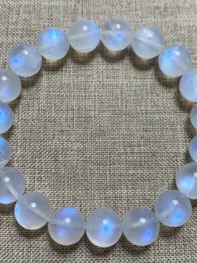 Beads & Blings Unisex Moonstone Bracelet: Embrace the Energy of the Moon - Image 3